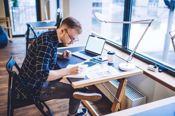 What's the Role of AI in Crafting Personalized Educational Curriculums?